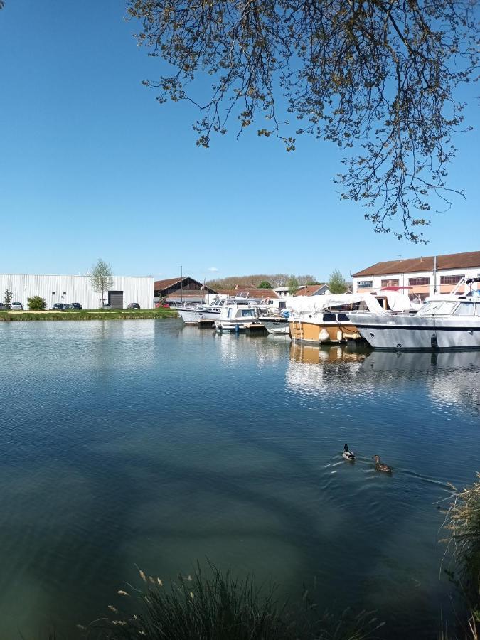 Une Nuit Sur L'Eau A Bord De L'Ideaal Nevers Exterior photo
